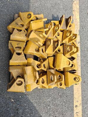 Универсальные зубные защитные устройства и защитные устройства для краев ведра для всех моделей экскаваторов, доступны в 4.0, 5.0, 6.0 спецификации. Противоносные к износу блоки защиты краев ведра, поставляемые непосредственно производителем