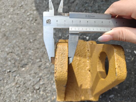 Универсальные зубные защитные устройства и защитные устройства для краев ведра для всех моделей экскаваторов, доступны в 4.0, 5.0, 6.0 спецификации. Противоносные к износу блоки защиты краев ведра, поставляемые непосредственно производителем